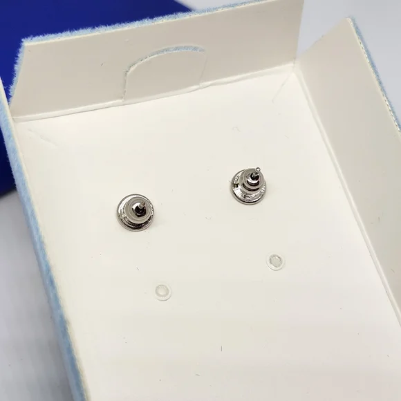 Swarovski Elements Emerald Green Heart Crystal Earrings - Picture 6 of 7